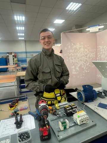 За окном — мороз, а в мастерских — настоящая жара! ?